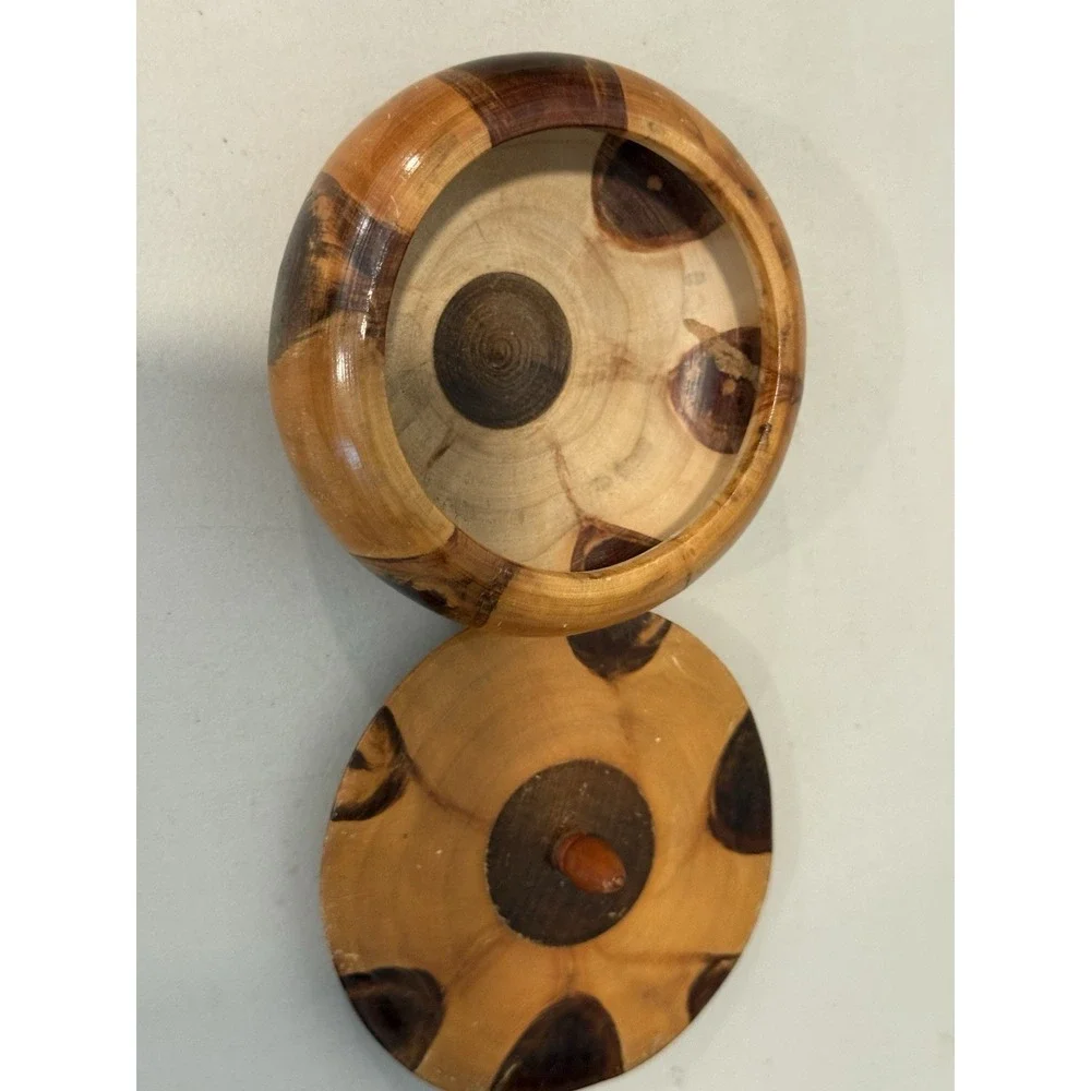 Jewelry box made from Araucaria wood knots with lid, hand-turned Folk Art